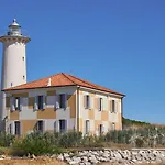 Peaceful Seaside Flat With Pool In Apartament Bibione