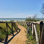 Peaceful Seaside Flat With Pool In Apartament *