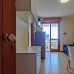 Apartament Peaceful Seaside Flat With Pool In *