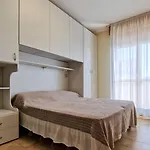 Apartament Peaceful Seaside Flat With Pool In *