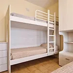 Apartament Peaceful Seaside Flat With Pool In *