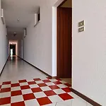 Apartament Peaceful Seaside Flat With Pool In *