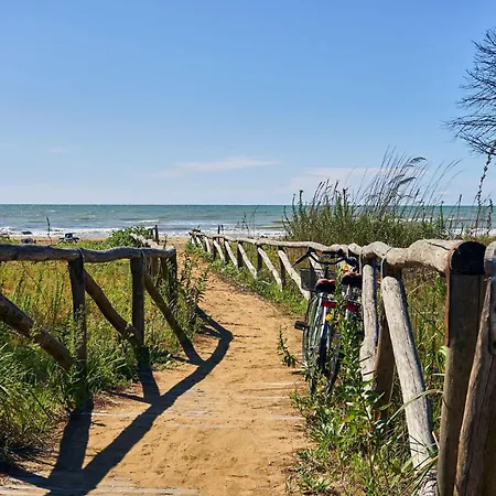 Peaceful Seaside Flat With Pool In Apartament Bibione