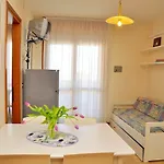 Peaceful Seaside Flat With Pool In Daire *