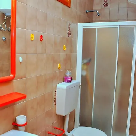 Peaceful Seaside Flat With Pool In * 비비오네