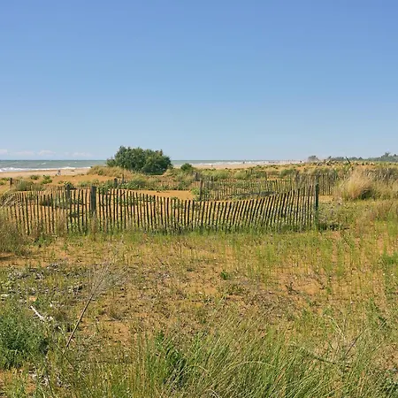 Daire Peaceful Seaside Flat With Pool In