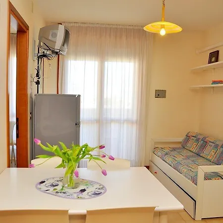 Peaceful Seaside Flat With Pool In Lägenhet *