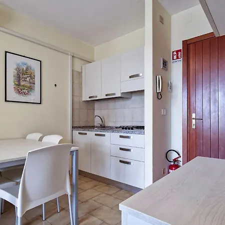 Peaceful Seaside Flat With Pool In Lägenhet Bibione