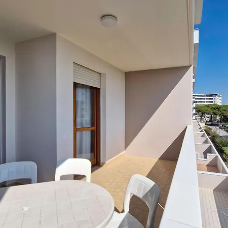 Peaceful Seaside Flat With Pool In Lägenhet Bibione