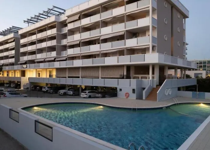 Peaceful Seaside Flat With Pool In Lägenhet *