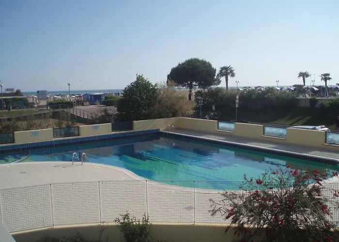 Daire Peaceful Seaside Flat With Pool In