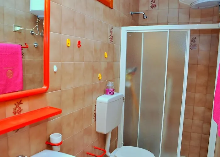 Peaceful Seaside Flat With Pool In * Μπιμπιόνε