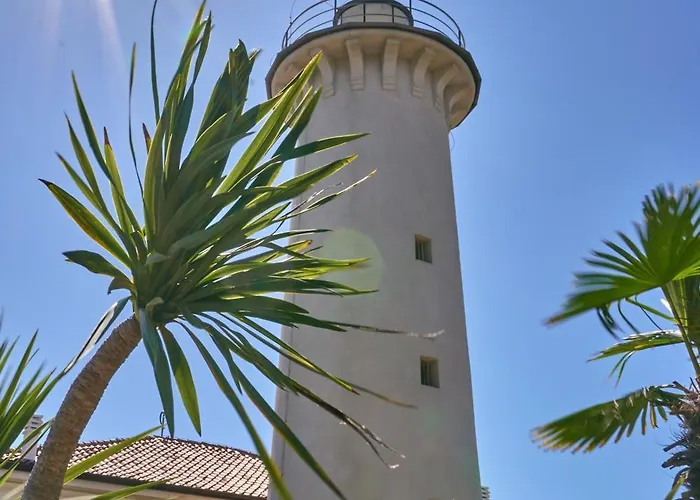 Peaceful Seaside Flat With Pool In Appartement