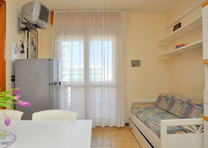 Peaceful Seaside Flat With Pool In Lägenhet Bibione