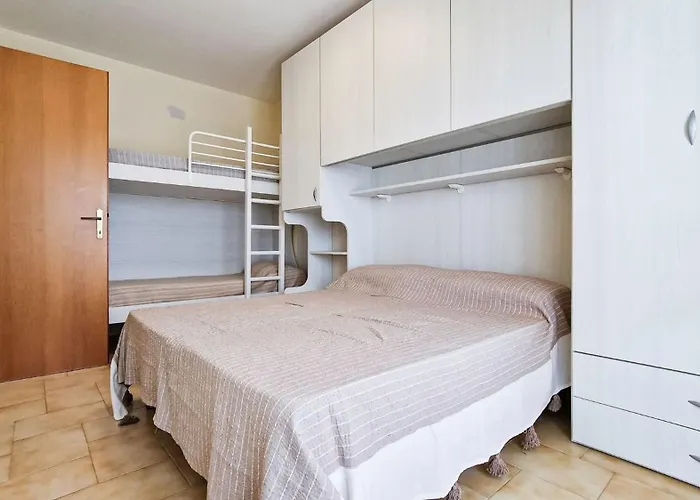 Peaceful Seaside Flat With Pool In Appartement Bibione