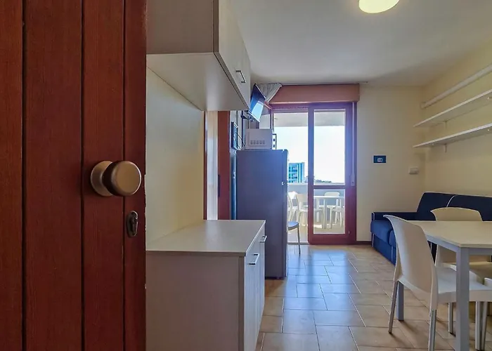 Διαμέρισμα Peaceful Seaside Flat With Pool In *