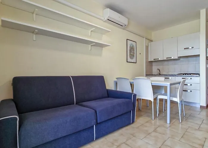 Peaceful Seaside Flat With Pool In Appartement