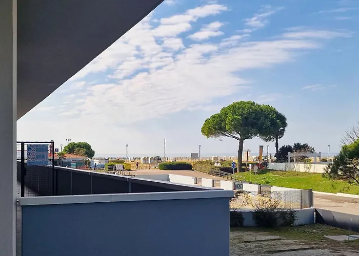 Peaceful Seaside Flat With Pool In Μπιμπιόνε