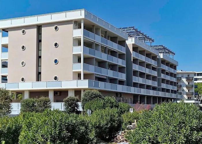 Peaceful Seaside Flat With Pool In
